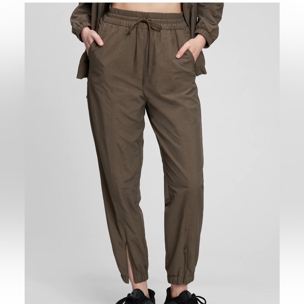 Gap GapFit Crinkle Nylon Jogger Pants in Sherwood Forest Green Size XL Tall NWT
